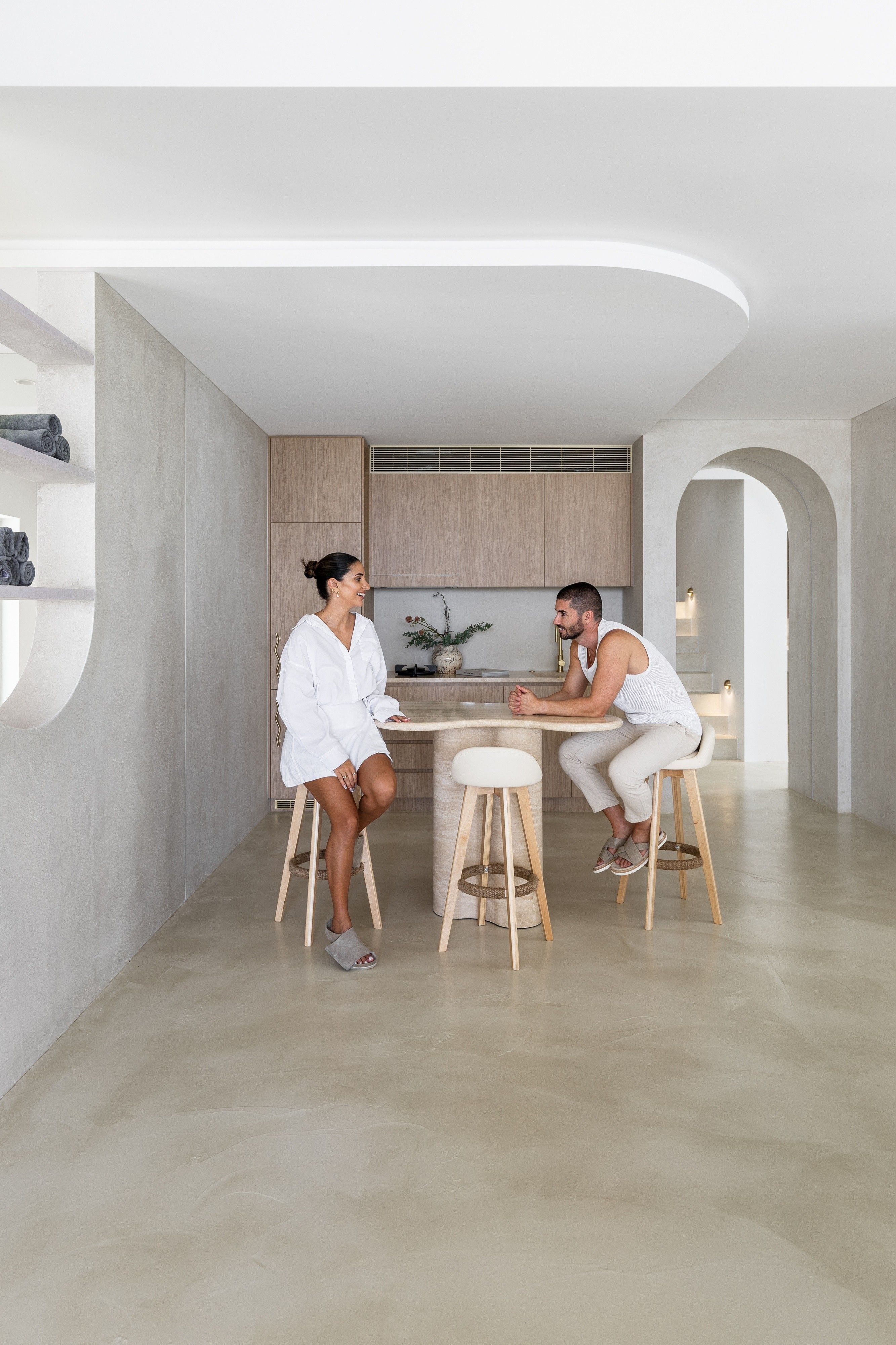 Interior com piso Velatura microcimento - superficie continua mineral